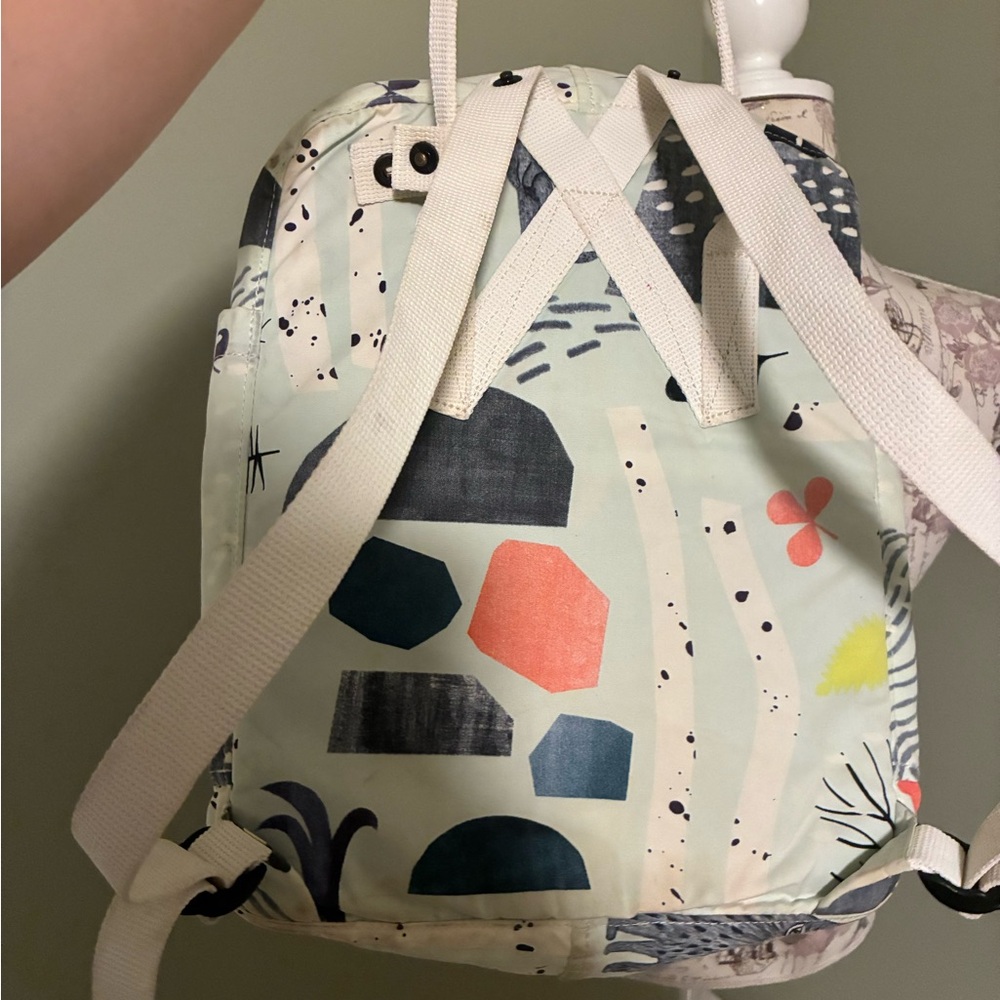 Fjällräven Kånken Multicolor Abstract Backpack - Picture 8 of 9